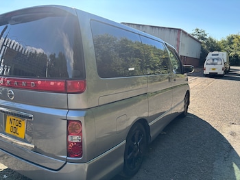 Used Nissan Elgrand  for sale - 75453716: Photo