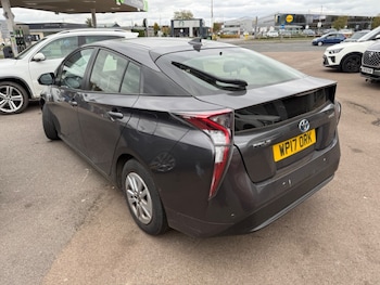 Used Toyota Prius 2017 for sale - 76209953: Photo 2