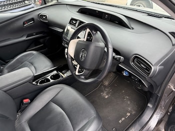 Used Toyota Prius 2017 for sale - 76209953: Photo 4