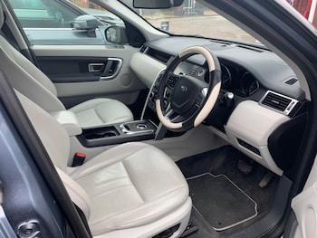 Used Land Rover Discovery Sport 2018 for sale - 76088975: Photo