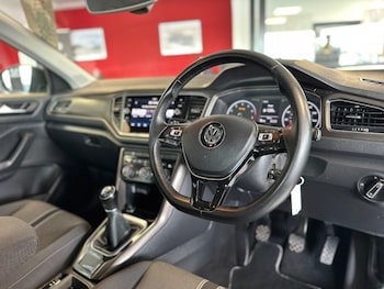 Used Volkswagen T-Roc 2018 for sale - 75346665: Photo