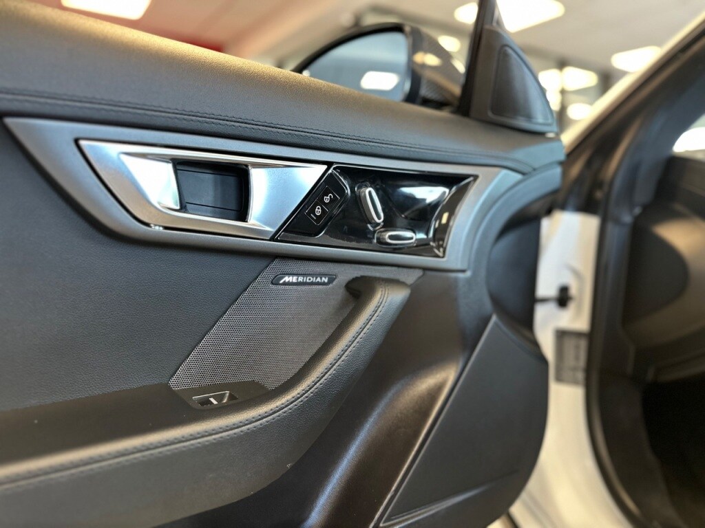Used Jaguar F-Type 2014 for sale - 77245364: Photo 64