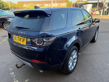 Used Land Rover Discovery Sport 2017 for sale - 76038565: Photo