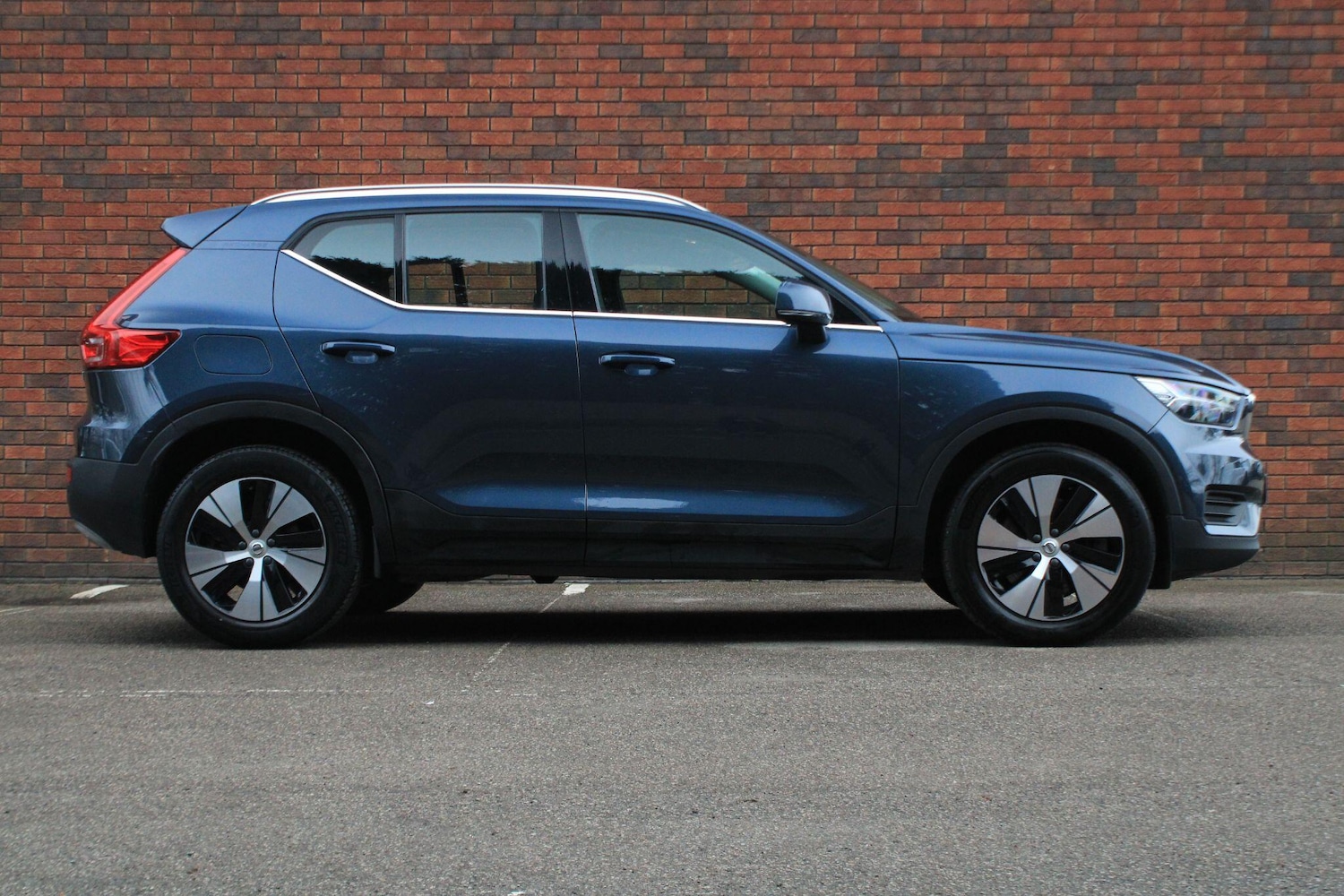 Used Volvo XC40 2021 for sale - 76991505: Photo 2