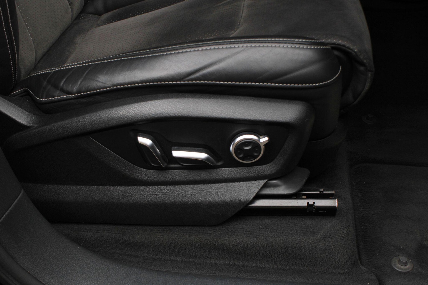 Used Audi Q7 2017 for sale - 76498661: Photo 36