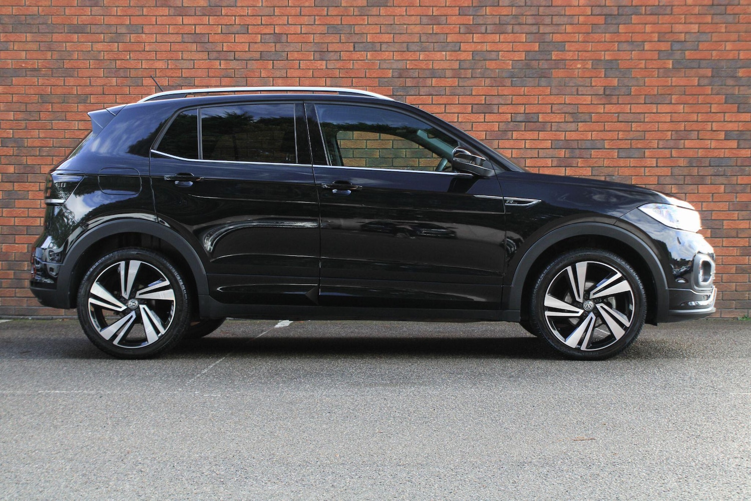 Used Volkswagen T-Cross 2020 for sale - 76152480: Photo 2