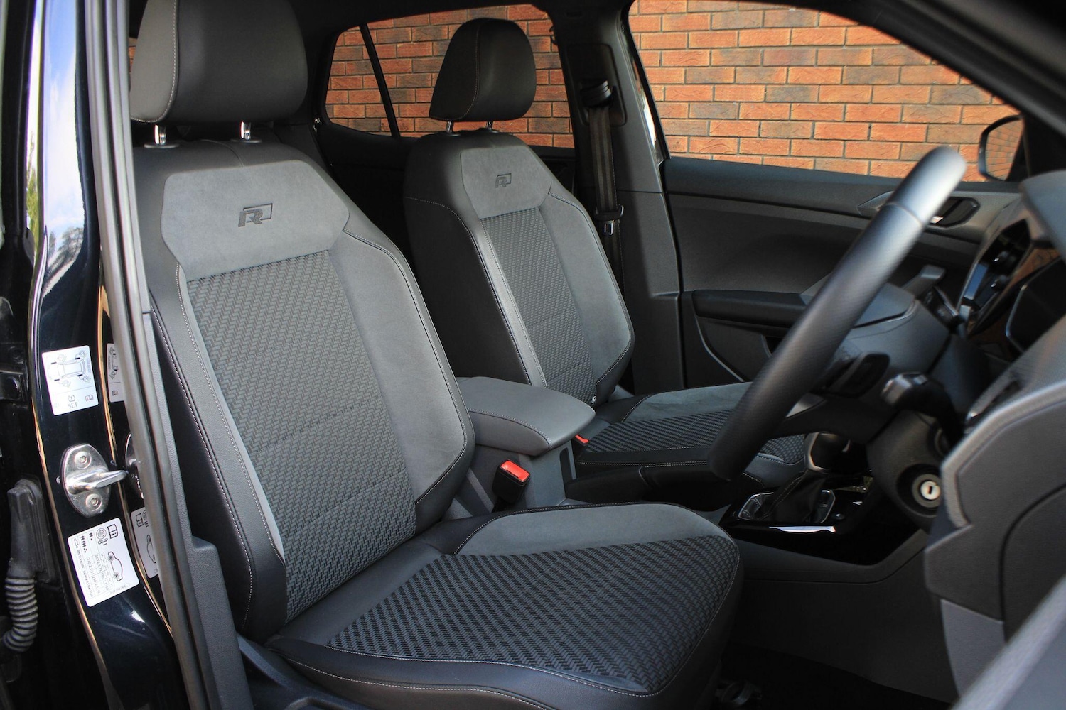 Used Volkswagen T-Cross 2020 for sale - 76152480: Photo 4