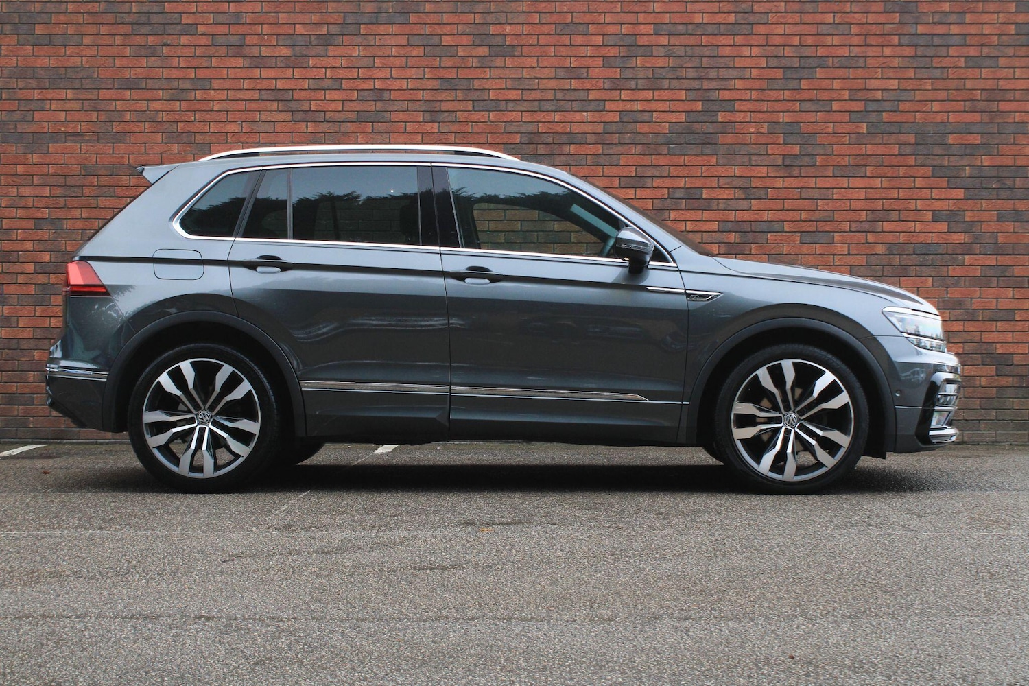 Used Volkswagen Tiguan 2019 for sale - 76259338: Photo 2