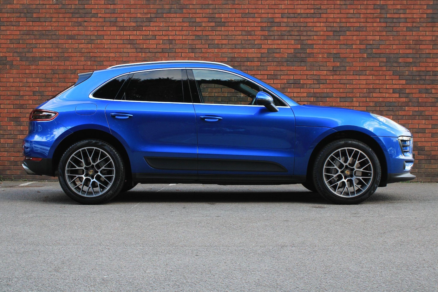 Used Porsche Macan 2017 for sale - 76135863: Photo 2