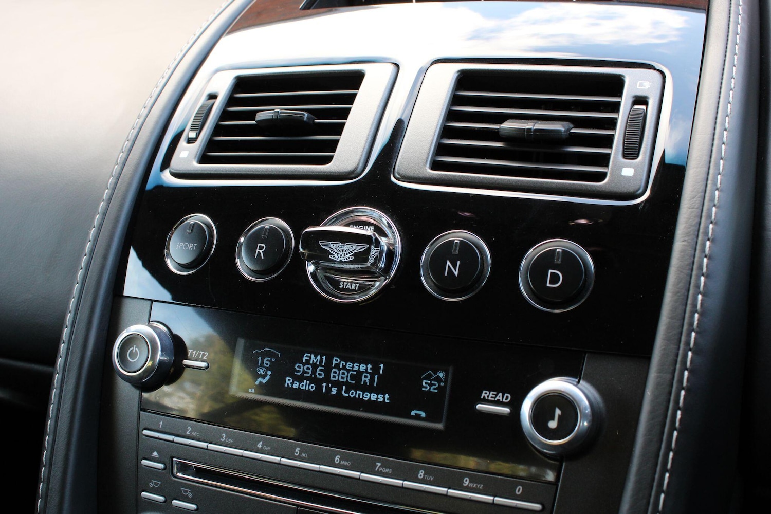 Used Aston Martin Vantage 2012 for sale - 77924921: Photo 16