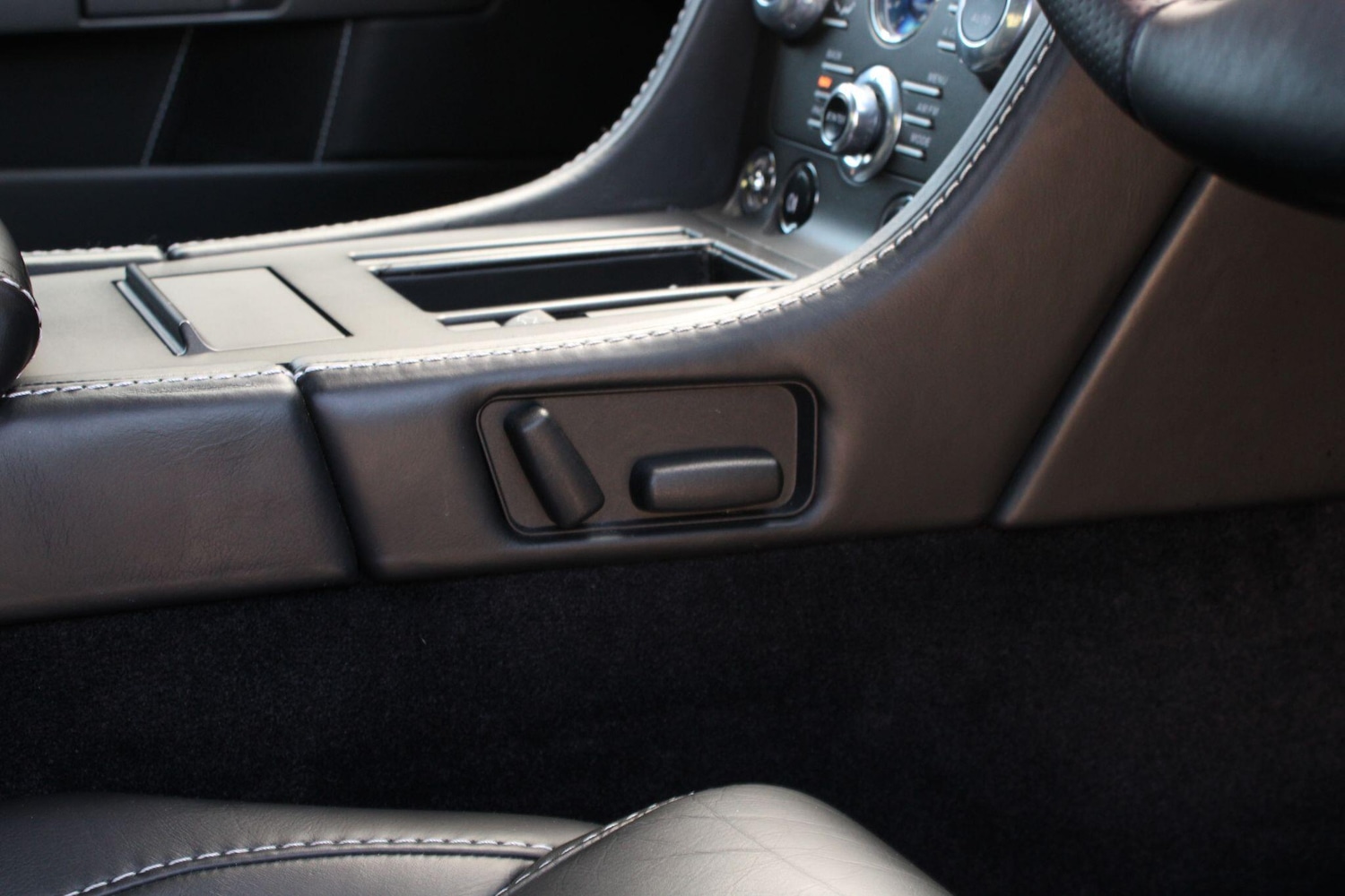 Used Aston Martin Vantage 2012 for sale - 77924921: Photo 21