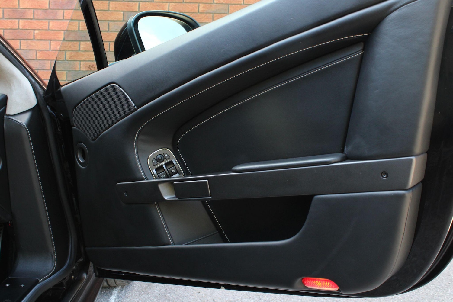 Used Aston Martin Vantage 2012 for sale - 77924921: Photo 22