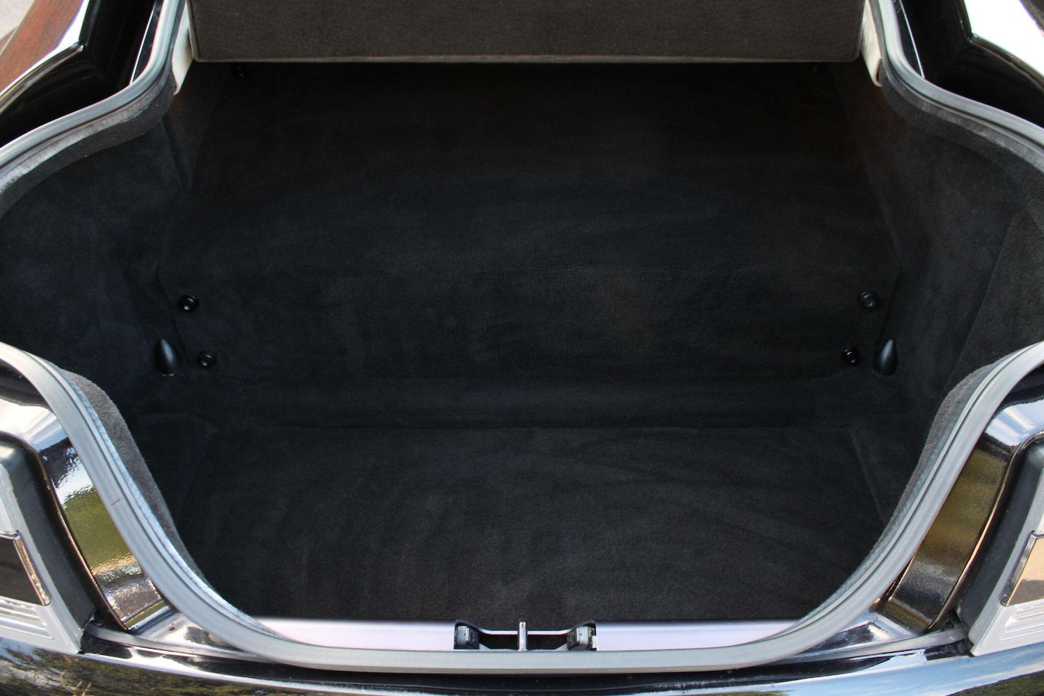 Used Aston Martin Vantage 2012 for sale - 77924921: Photo 26