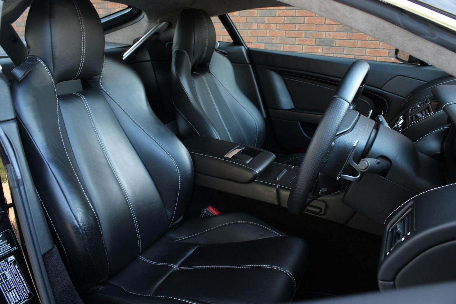 Used Aston Martin Vantage 2012 for sale - 77924921: Photo 4