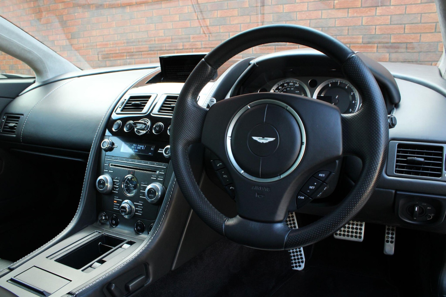 Used Aston Martin Vantage 2012 for sale - 77924921: Photo 8