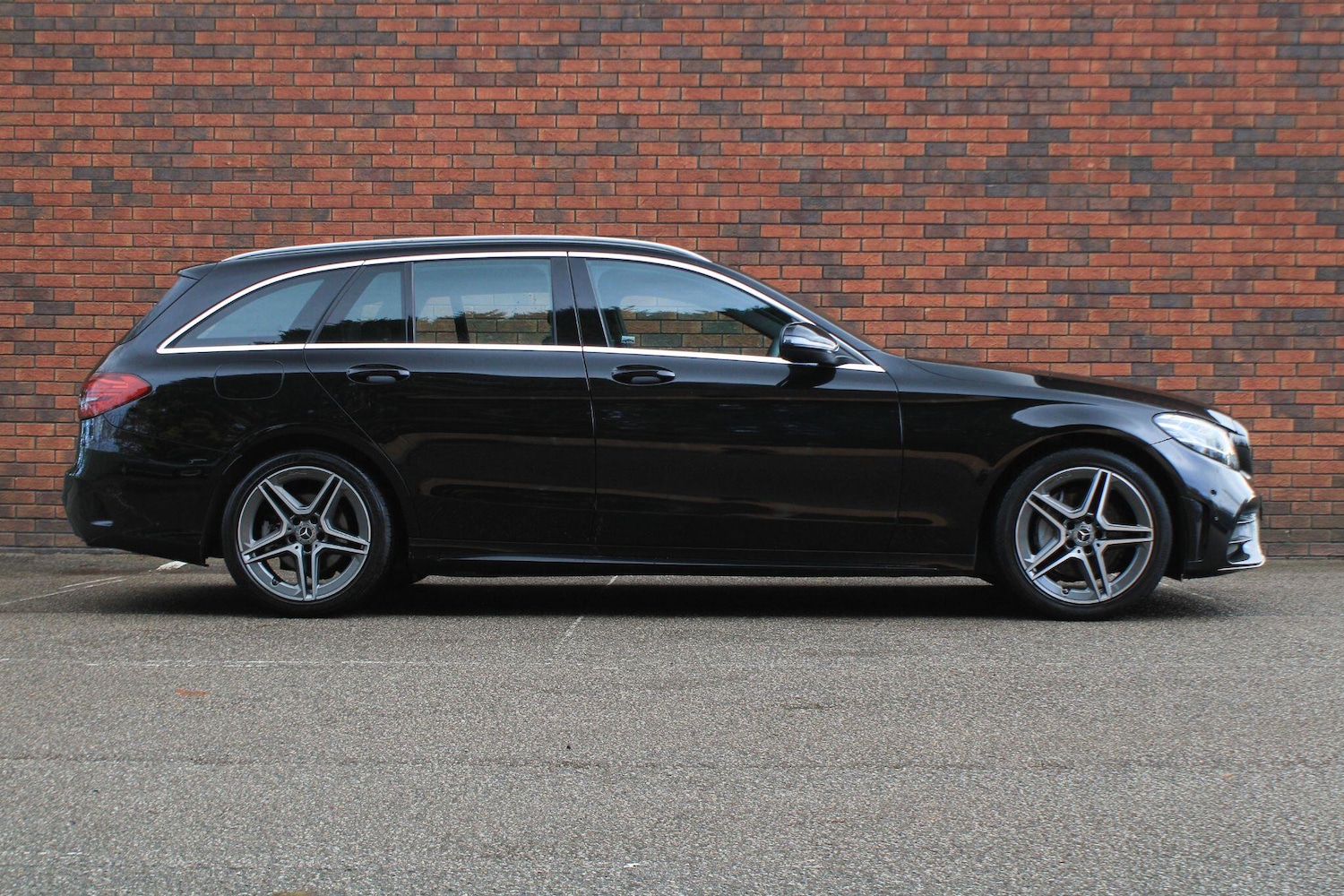 Used Mercedes-Benz C Class 2018 for sale - 76573672: Photo 2