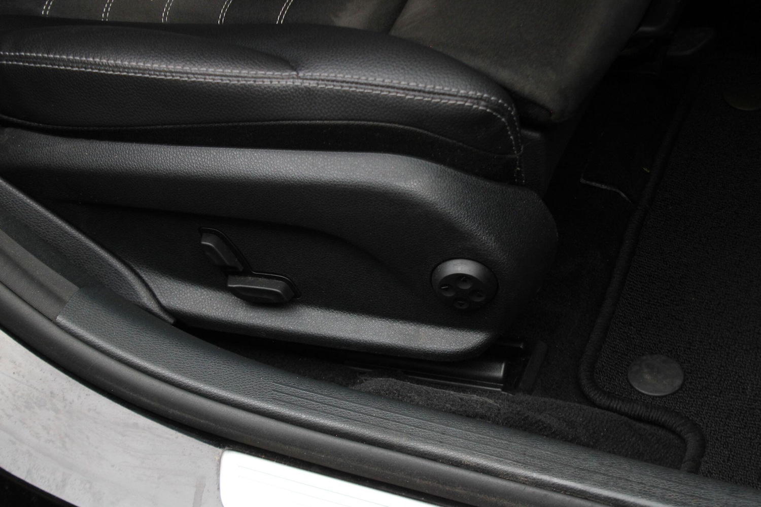 Used Mercedes-Benz C Class 2018 for sale - 76573672: Photo 29