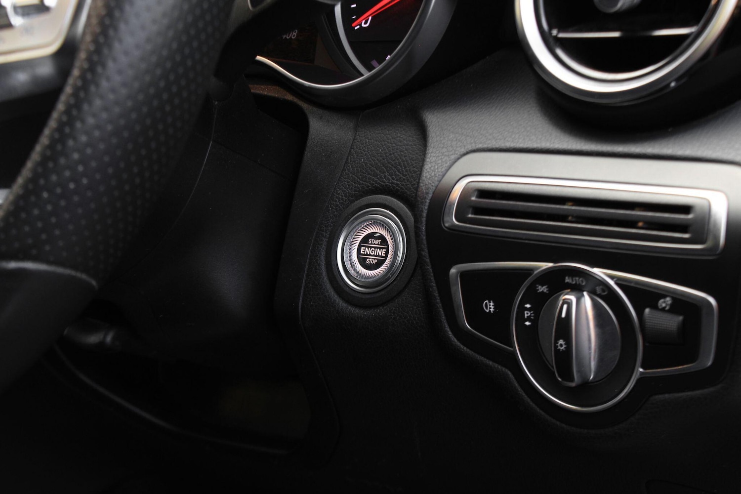 Used Mercedes-Benz C Class 2018 for sale - 76573672: Photo 30