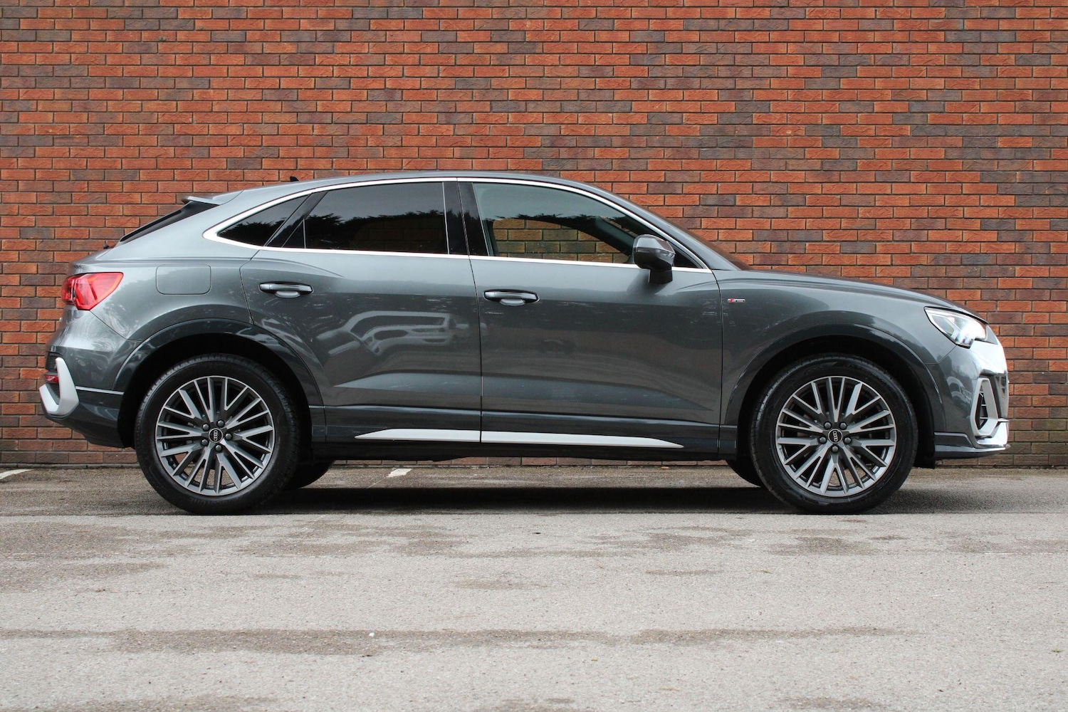 Used Audi Q3 2022 for sale - 77646355: Photo 2