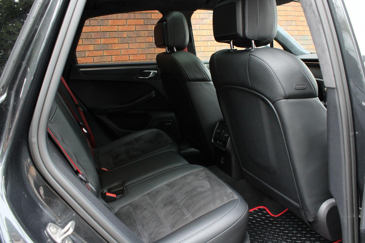 Used Porsche Macan 2020 for sale - 78072527: Photo 11