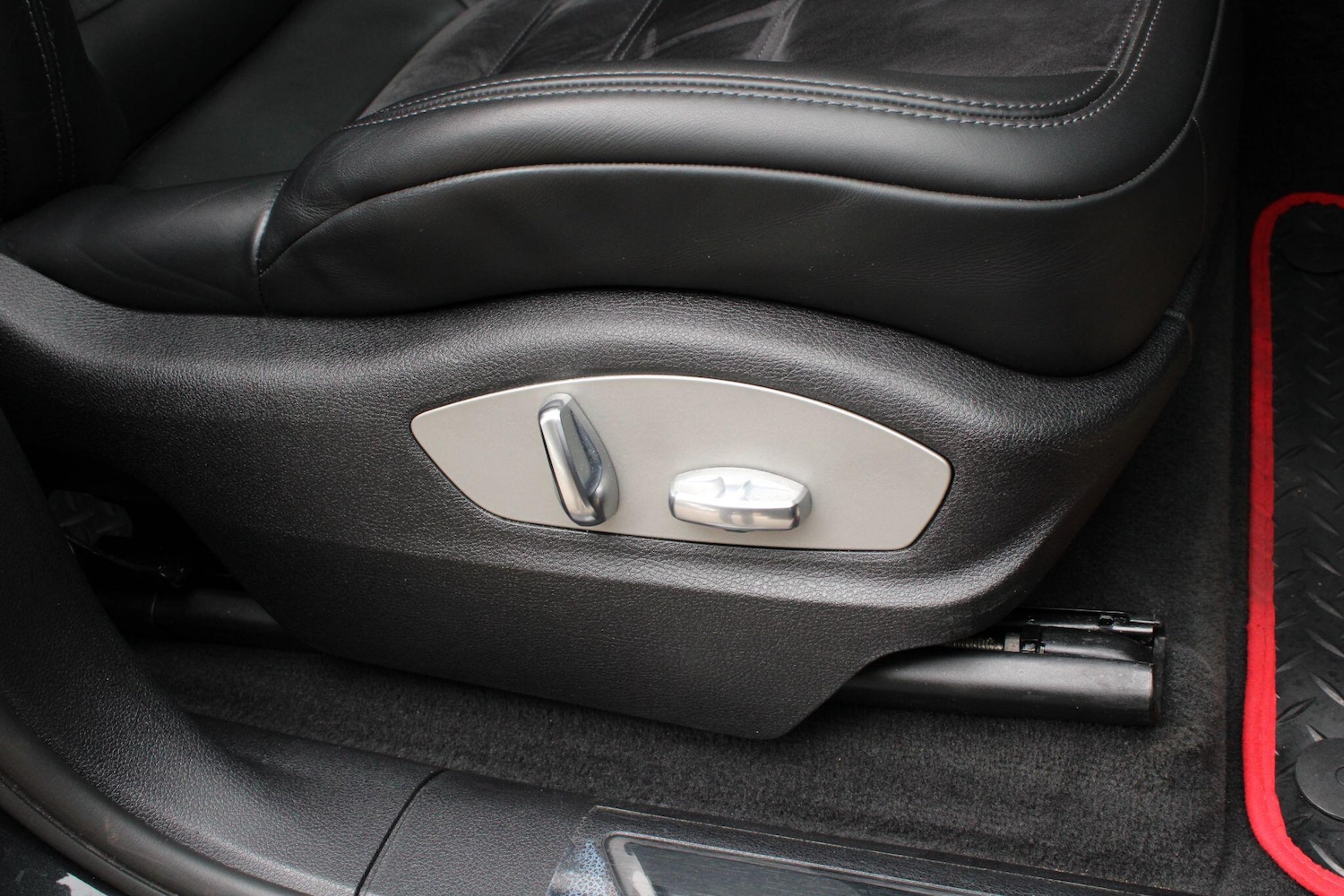 Used Porsche Macan 2020 for sale - 78072527: Photo 30