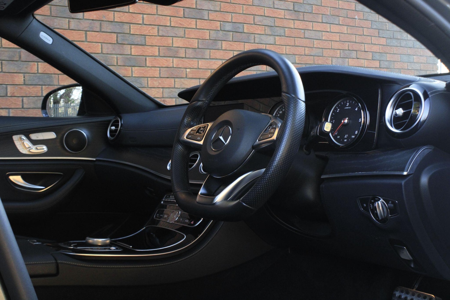 Used Mercedes-Benz E Class 2017 for sale - 76786680: Photo 5