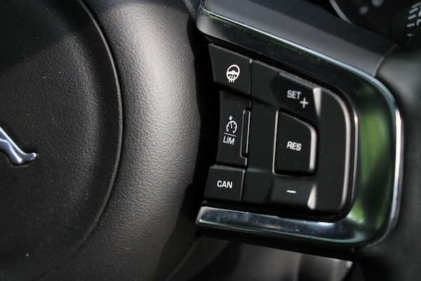 Used Jaguar XE 2016 for sale - 76226828: Photo 23