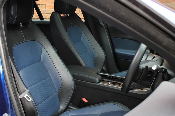 Used Jaguar XE 2016 for sale - 76226828: Photo 4