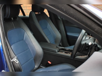 Used Jaguar XE 2016 for sale - 76226828: Photo 4