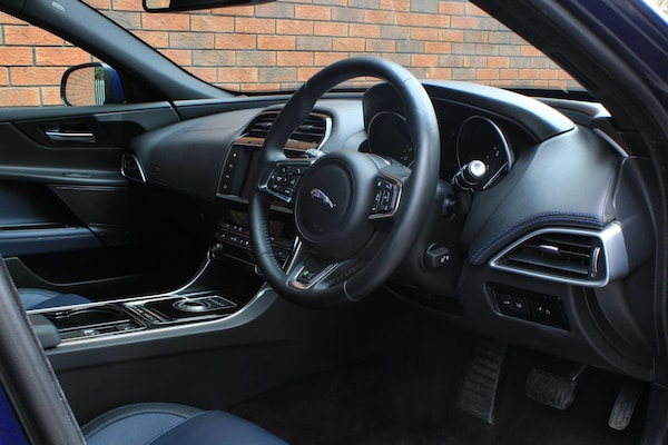 Used Jaguar XE 2016 for sale - 76226828: Photo 5