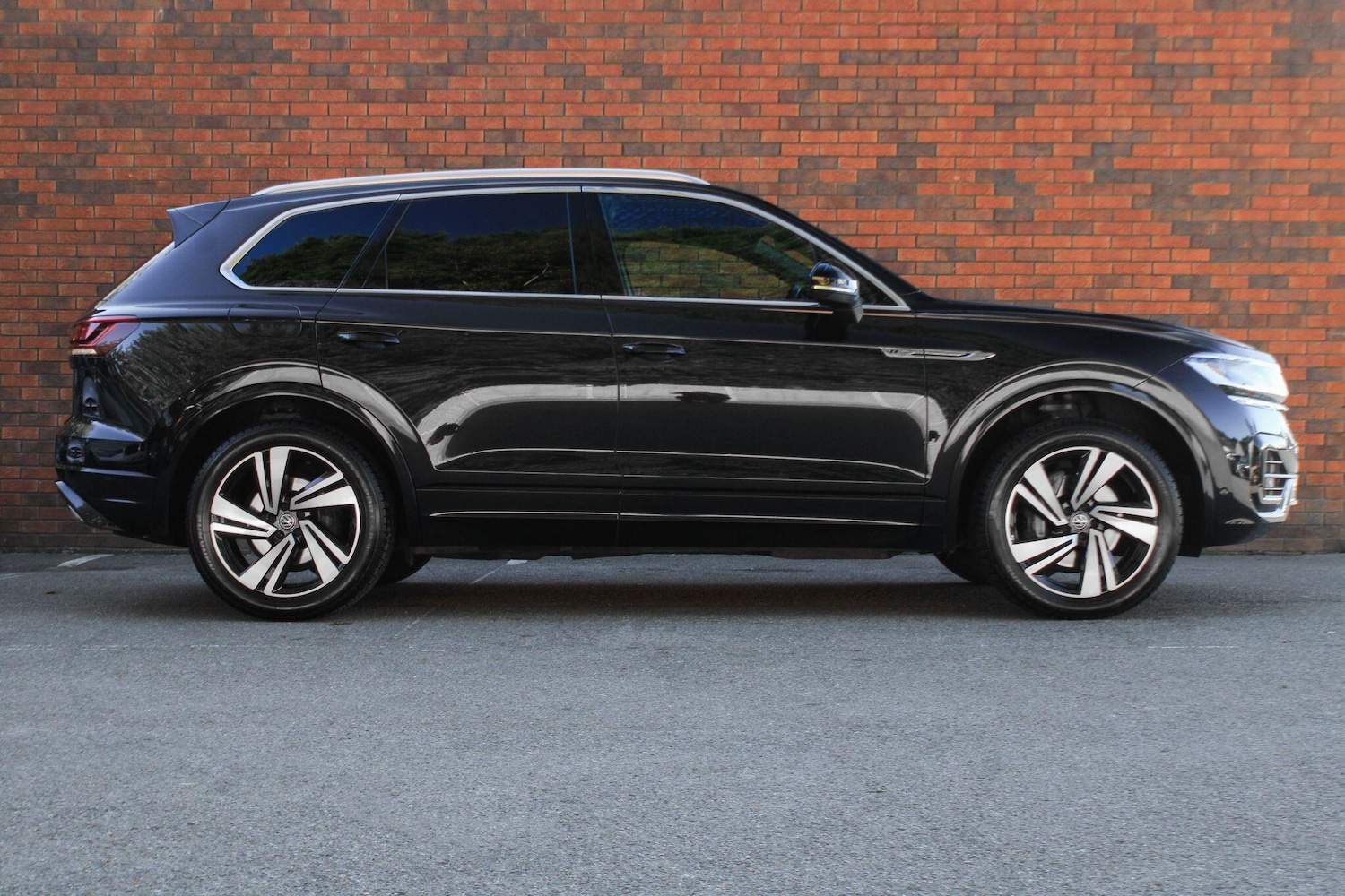 Used Volkswagen Touareg 2019 for sale - 76072353: Photo 2
