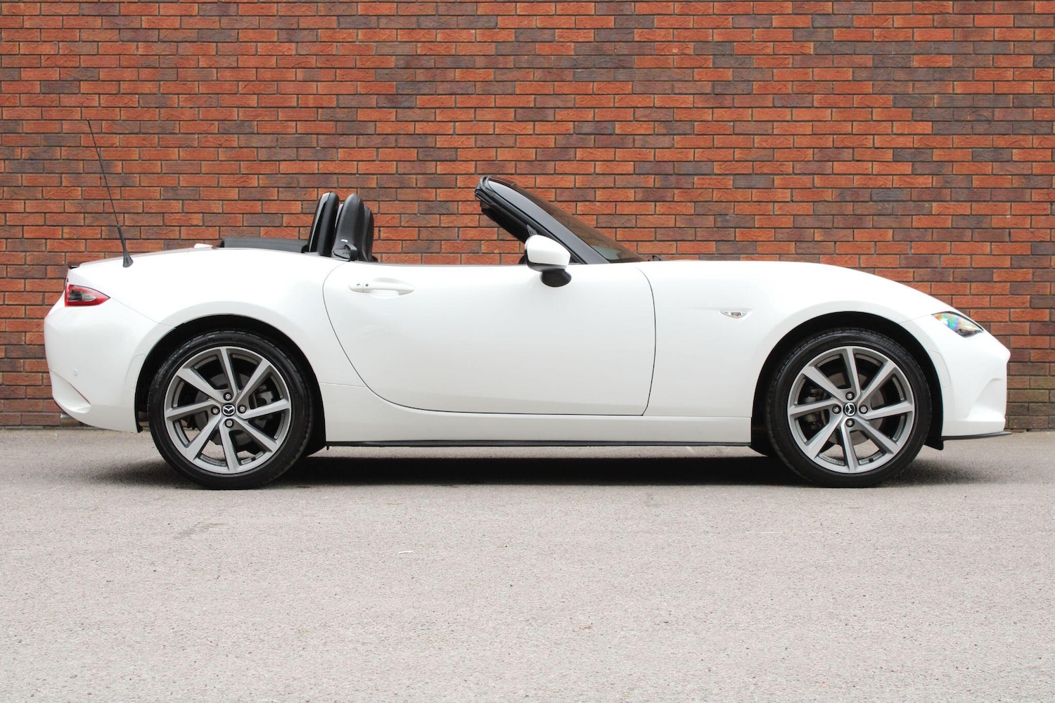 Used Mazda MX-5 2017 for sale - 78185126: Photo 2