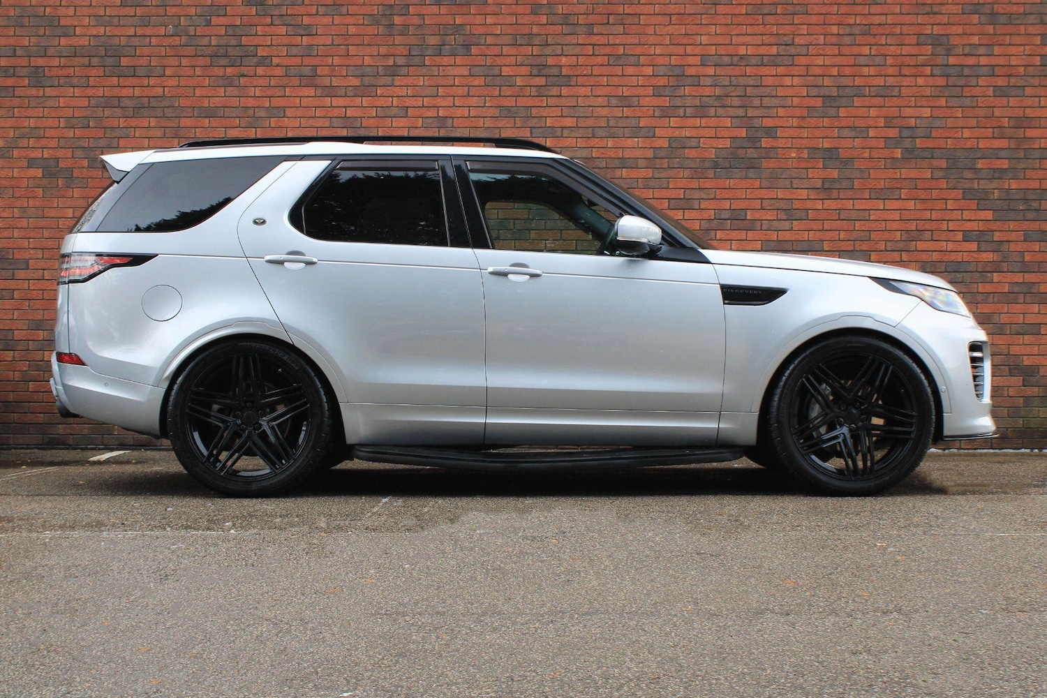 Used Land Rover Discovery 2019 for sale - 76633444: Photo 2