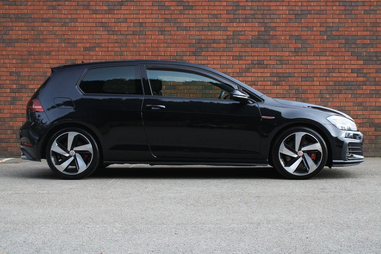 Used Volkswagen Golf 2019 for sale - 76228046: Photo 2