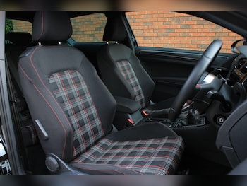 Used Volkswagen Golf 2019 for sale - 76228046: Photo