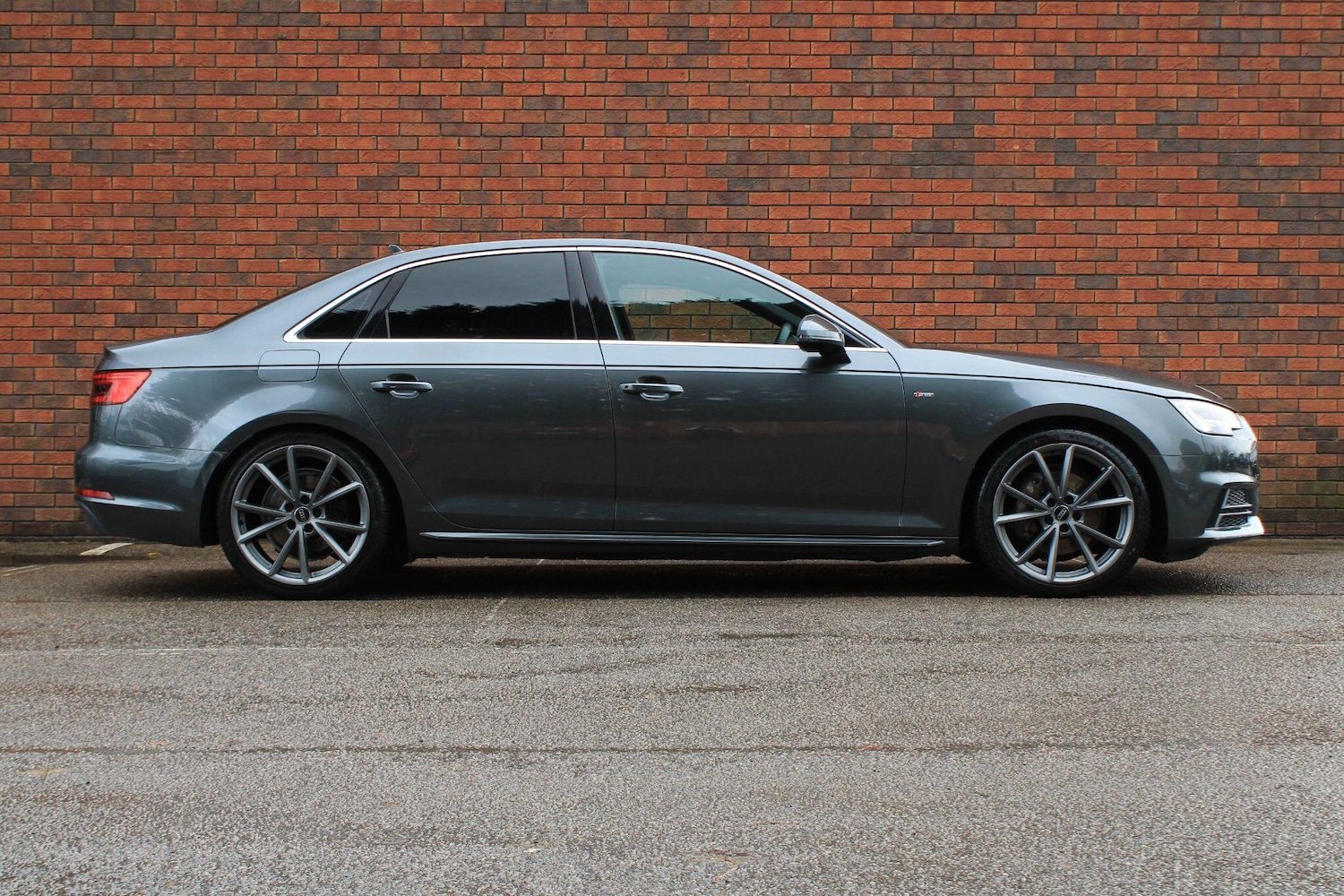 Used Audi A4 2016 for sale - 76886702: Photo 2