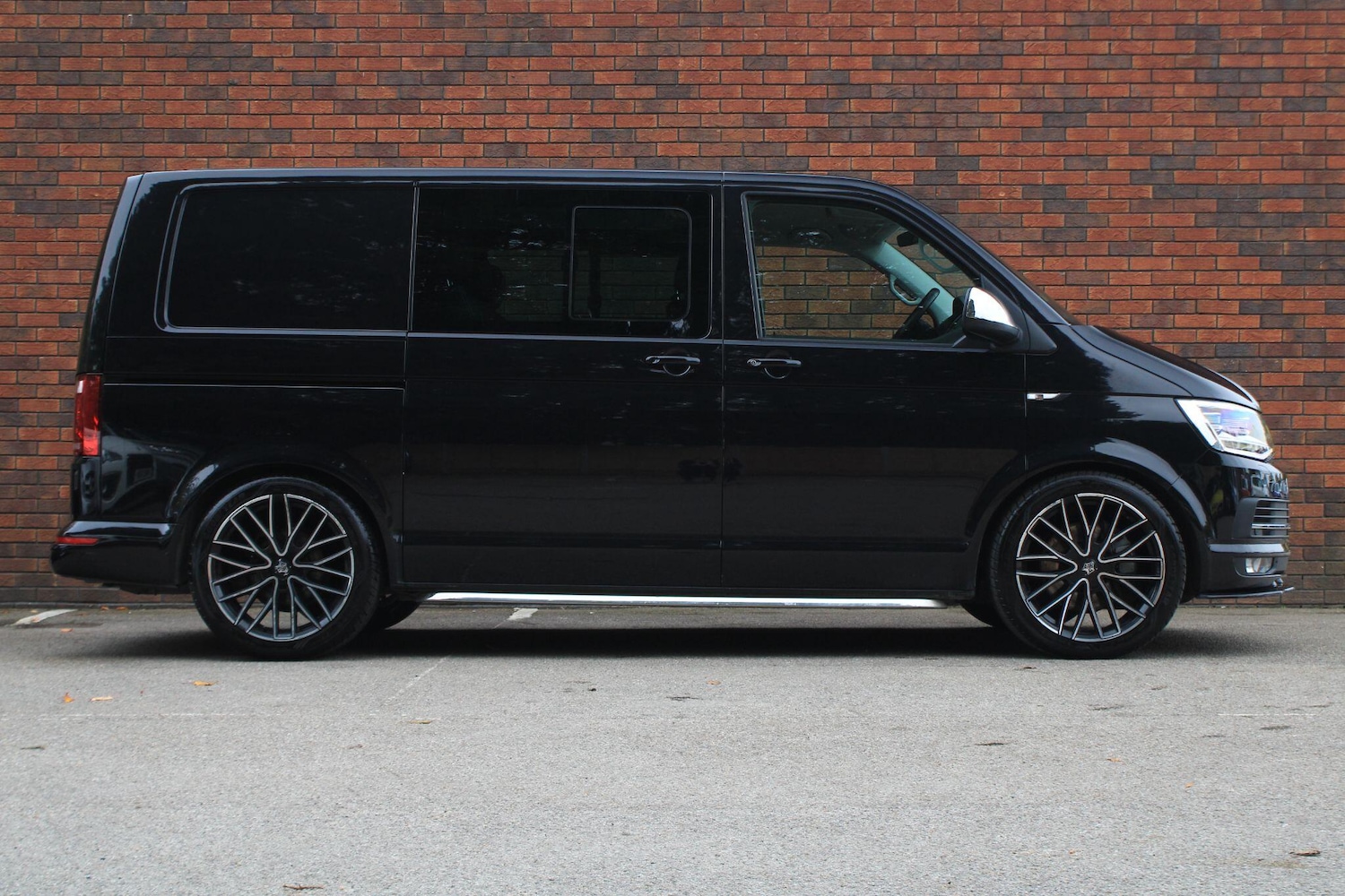 Used Volkswagen Transporter 2019 for sale - 76270592: Photo 2