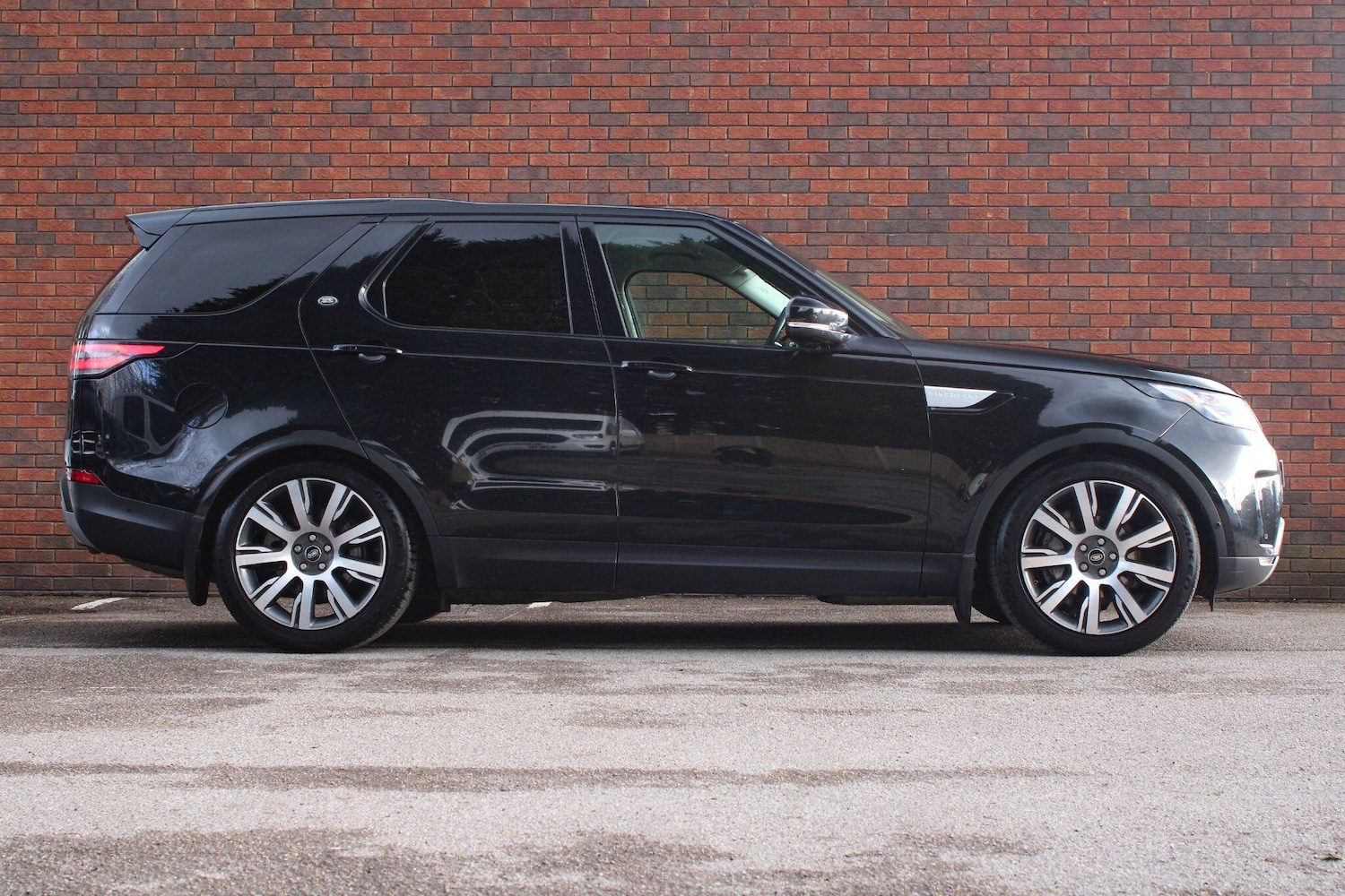 Used Land Rover Discovery 2018 for sale - 77645703: Photo 2