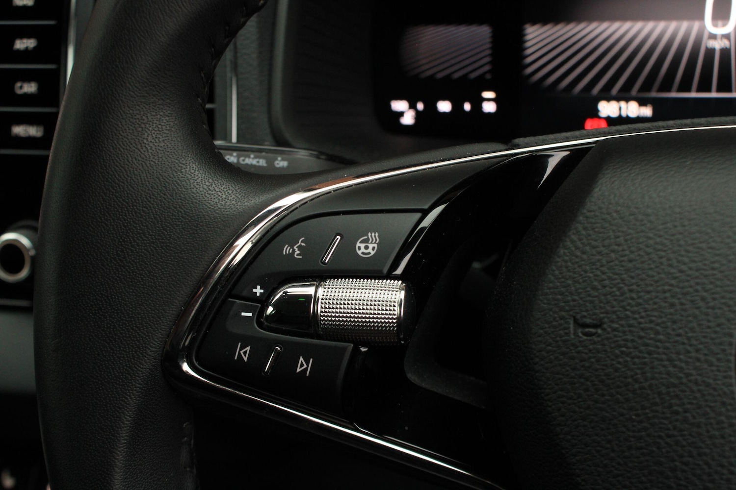 Used Skoda Karoq 2024 for sale - 77040899: Photo 14