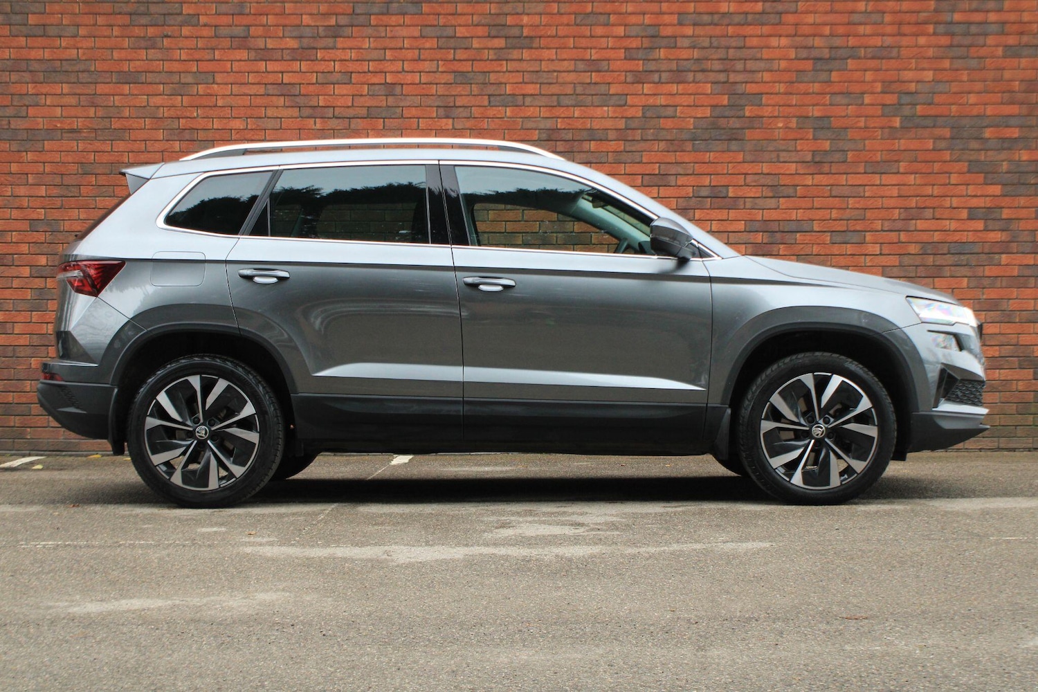 Used Skoda Karoq 2024 for sale - 77040899: Photo 2