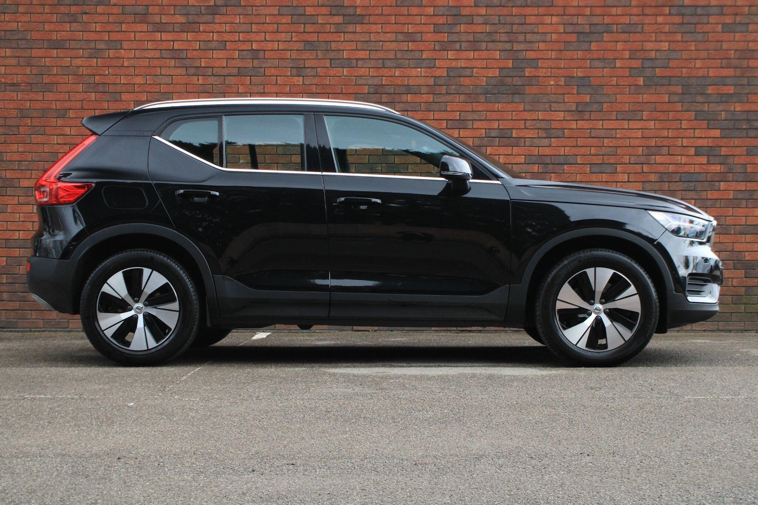 Used Volvo XC40 2021 for sale - 76990668: Photo 2