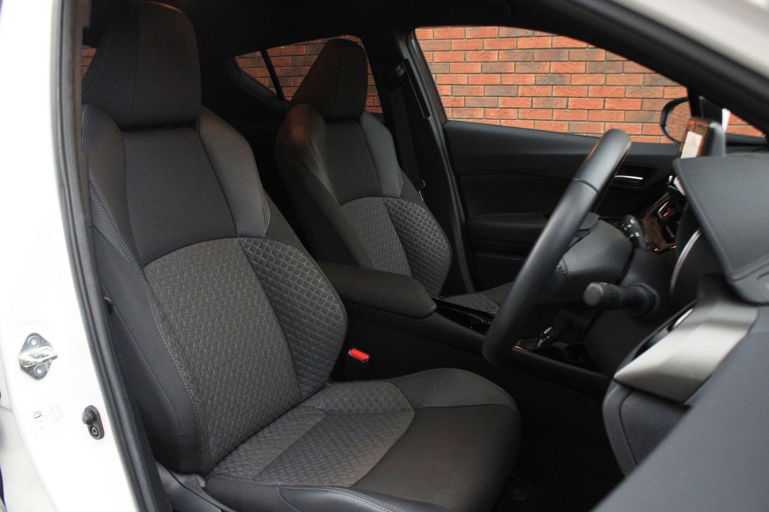 Used Toyota C-HR 2023 for sale - 77454741: Photo 4