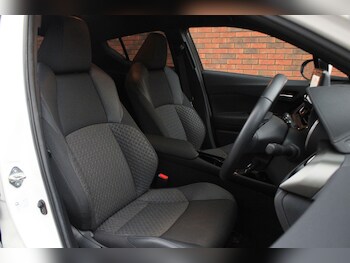 Used Toyota C-HR 2023 for sale - 77454741: Photo