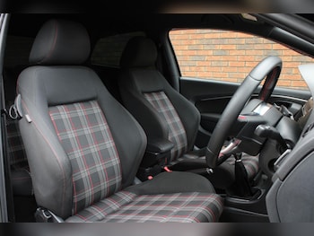 Used Volkswagen Polo 2015 for sale - 78866282: Photo