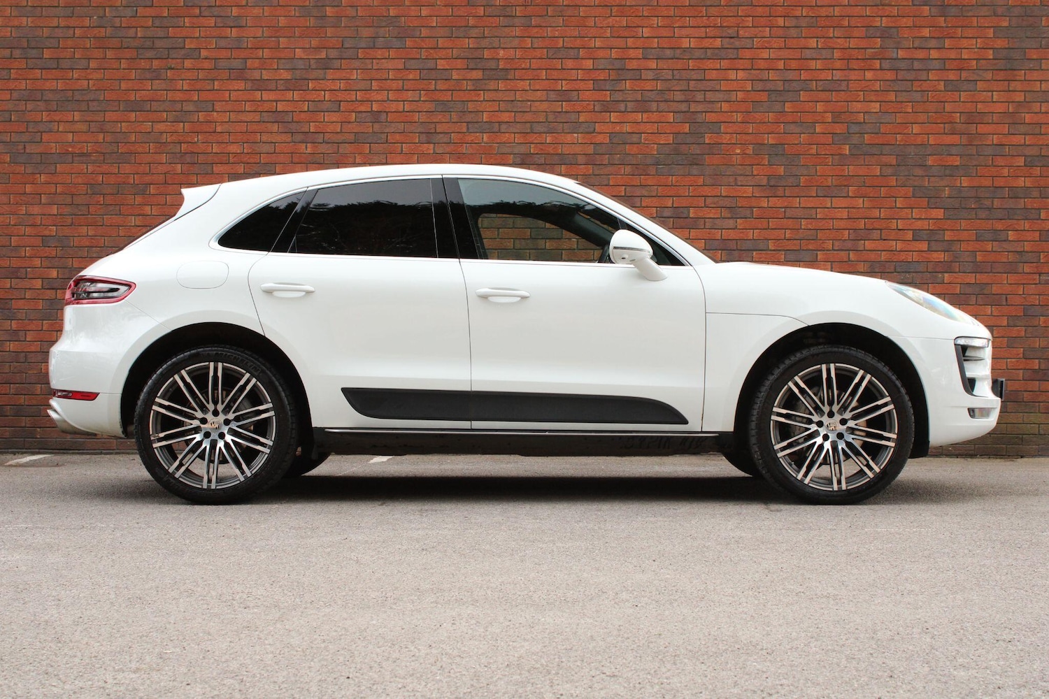 Used Porsche Macan for sale - 77853093: Photo 2