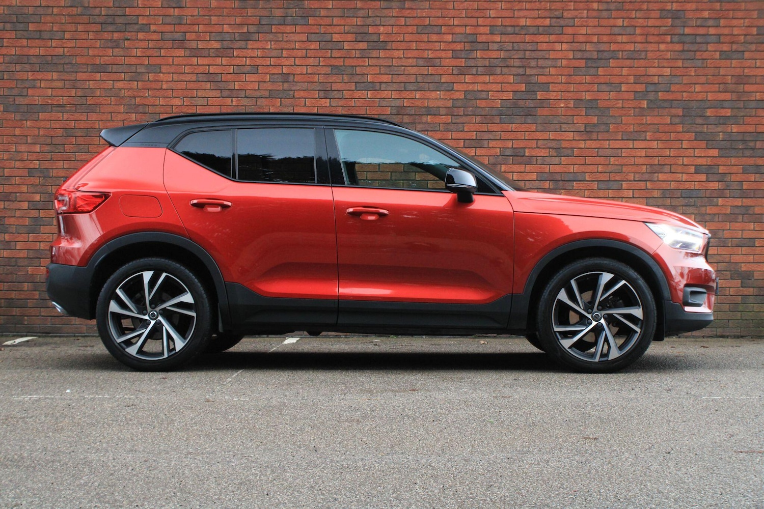 Used Volvo XC40 2019 for sale - 77456261: Photo 2