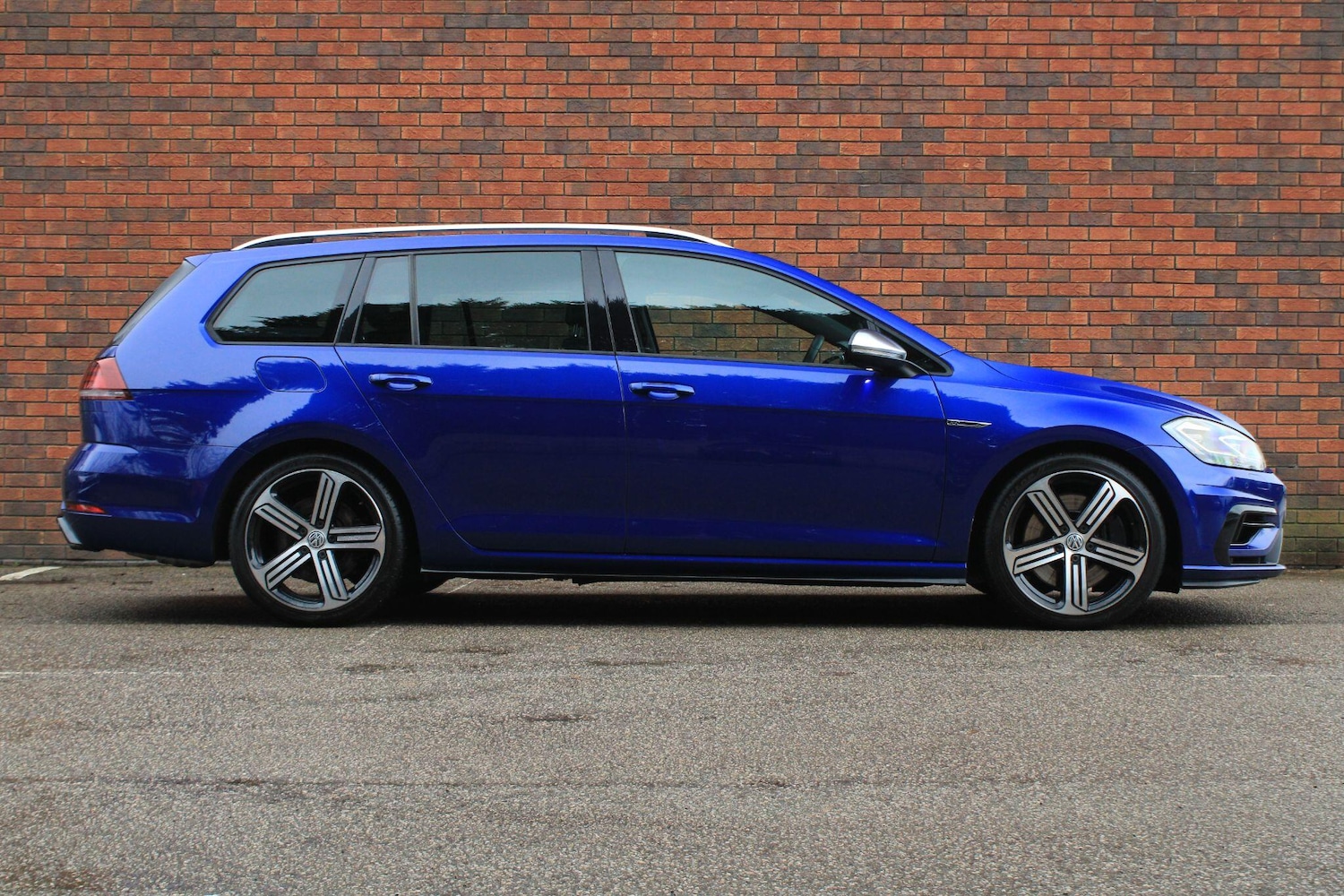 Used Volkswagen Golf 2017 for sale - 77425037: Photo 2