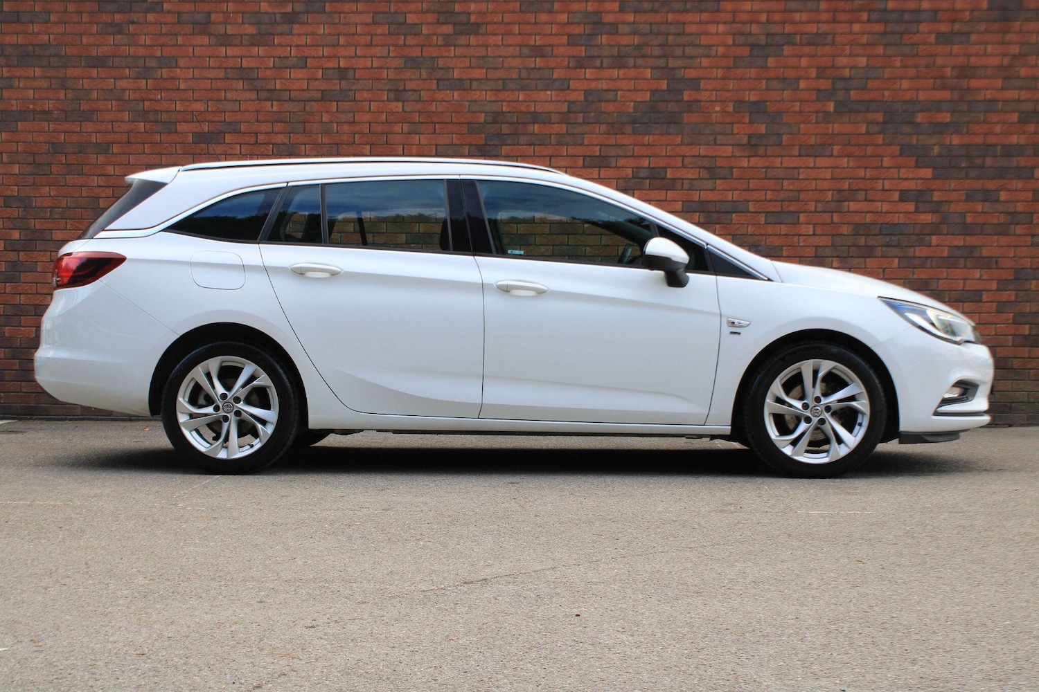Used Vauxhall Astra 2016 for sale - 76227300: Photo 2