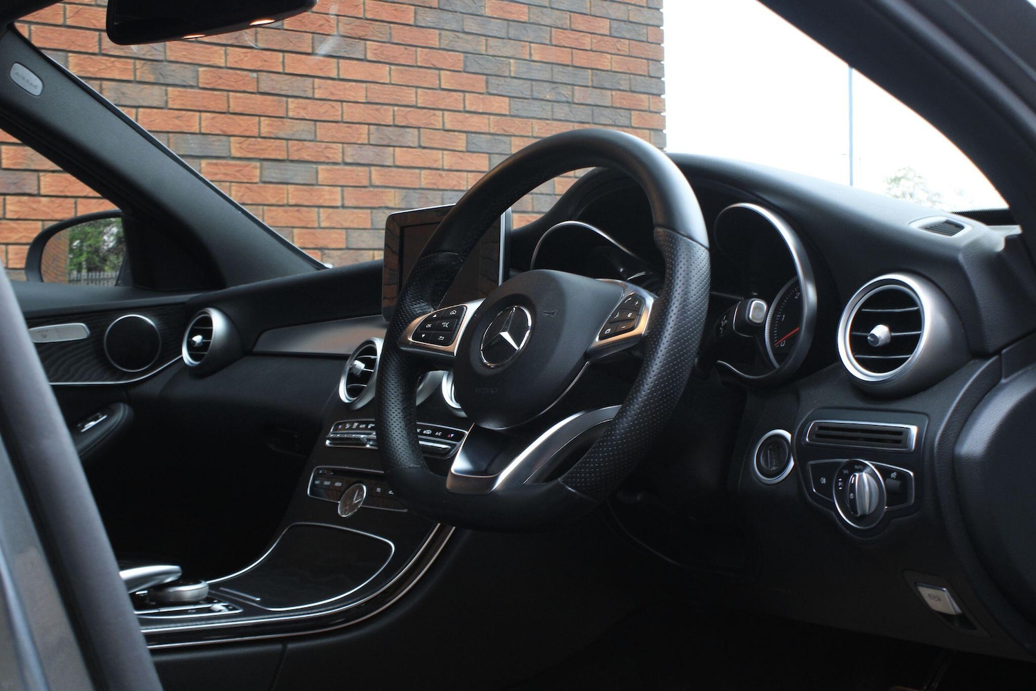 Used Mercedes-Benz C Class 2017 for sale - 76549872: Photo 5