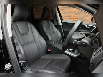Used Volvo XC60 2017 for sale - 78752621: Photo